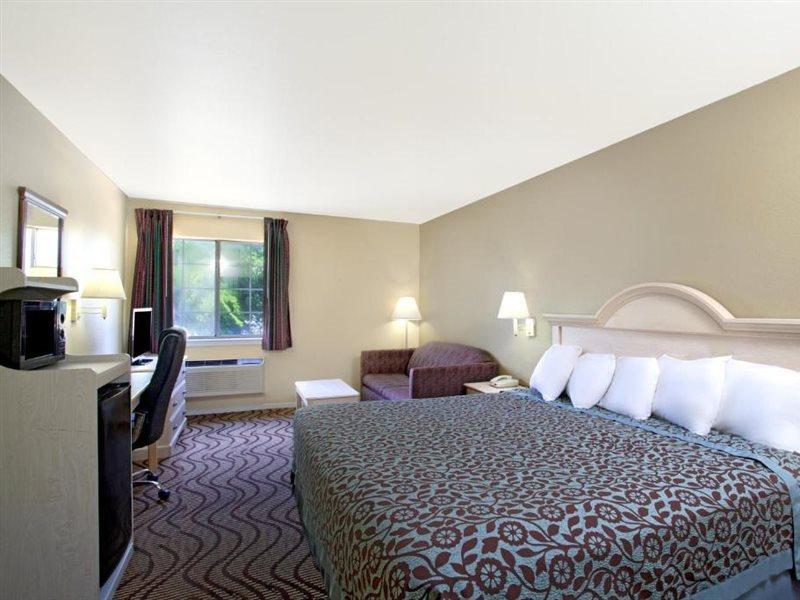 Days Inn By Wyndham Kerrville Exterior photo
