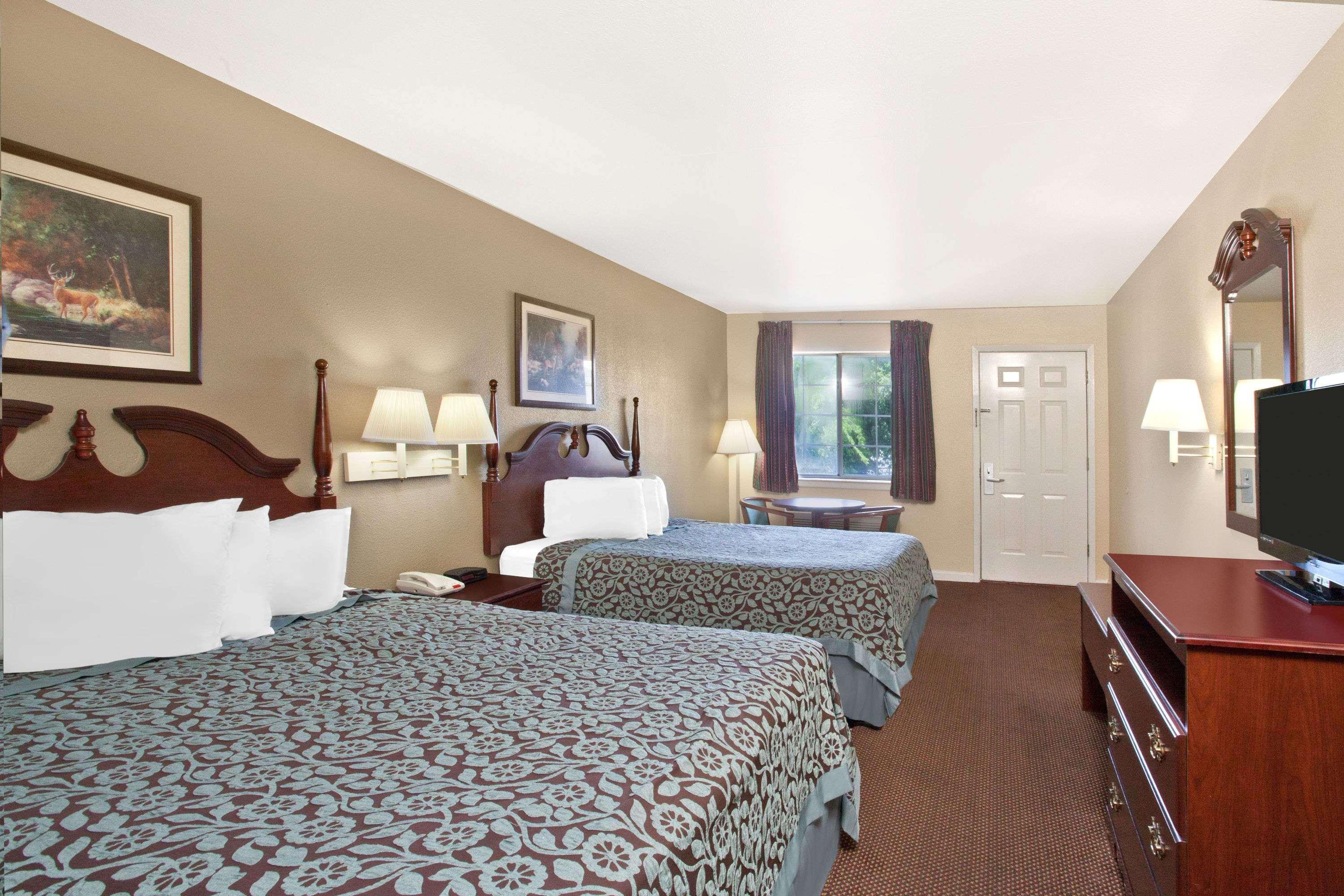 Days Inn By Wyndham Kerrville Exterior photo