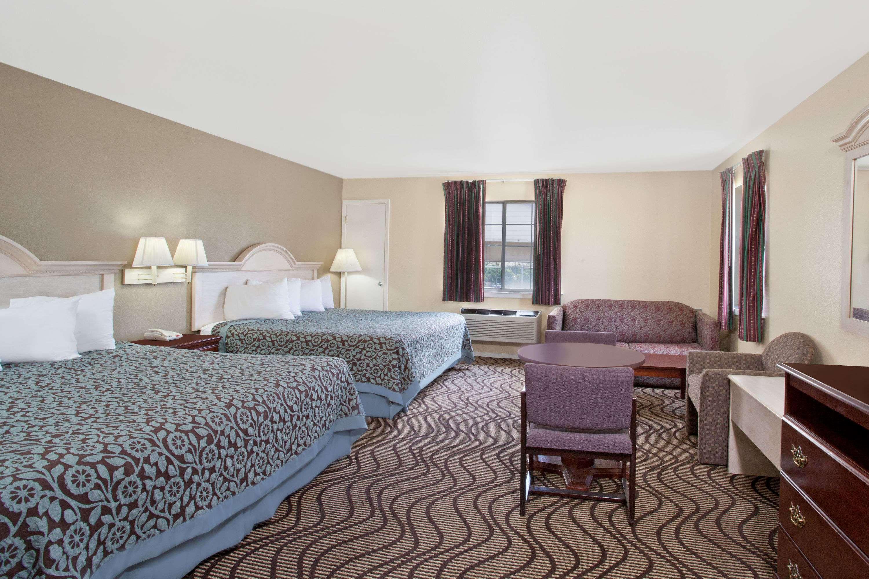 Days Inn By Wyndham Kerrville Exterior photo