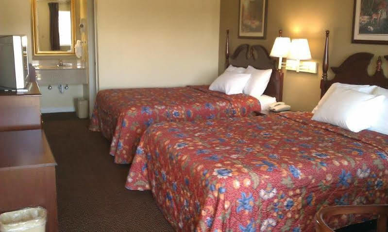 Days Inn By Wyndham Kerrville Exterior photo